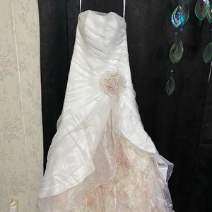 A beautiful soft whit wedding dress